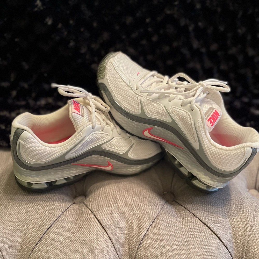 Nike Reax Run 5 Athletic Shoes